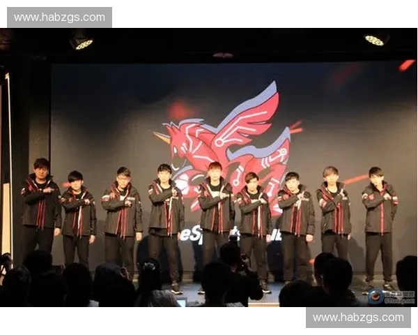 《电竞青春绽放之路：从热血少年到职业选手的成长历程与梦想追寻》